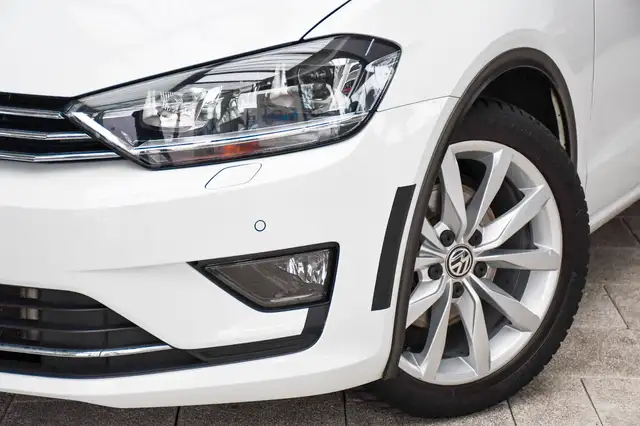 Volkswagen Golf view 9