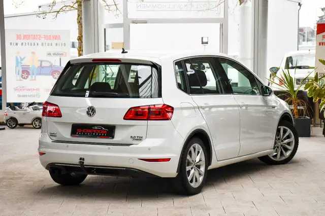 Volkswagen Golf view 2