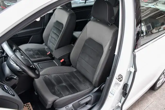 Volkswagen Golf view 12