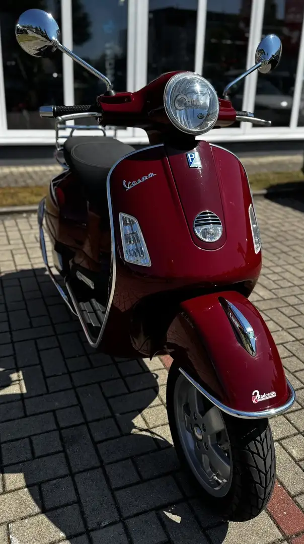 Vespa GTS 250ie Rouge - 1