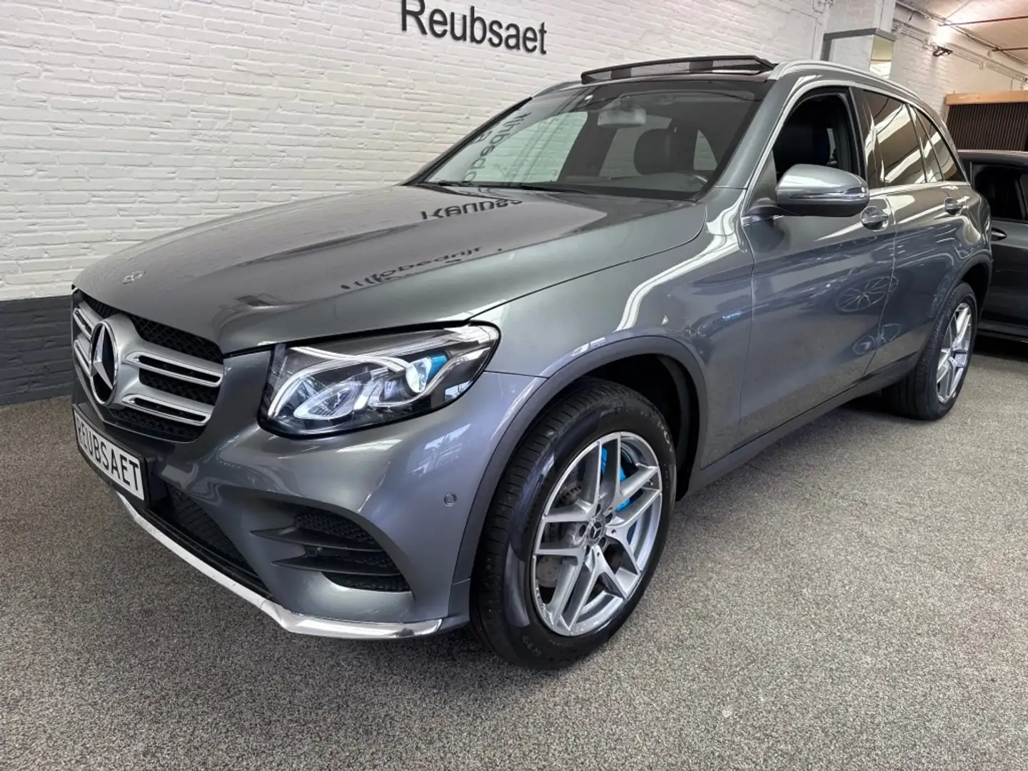 Mercedes-Benz GLC 350 350E AMG Line 4Matic Panodak Leer Trekhaak Incl Bt Grijs - 2