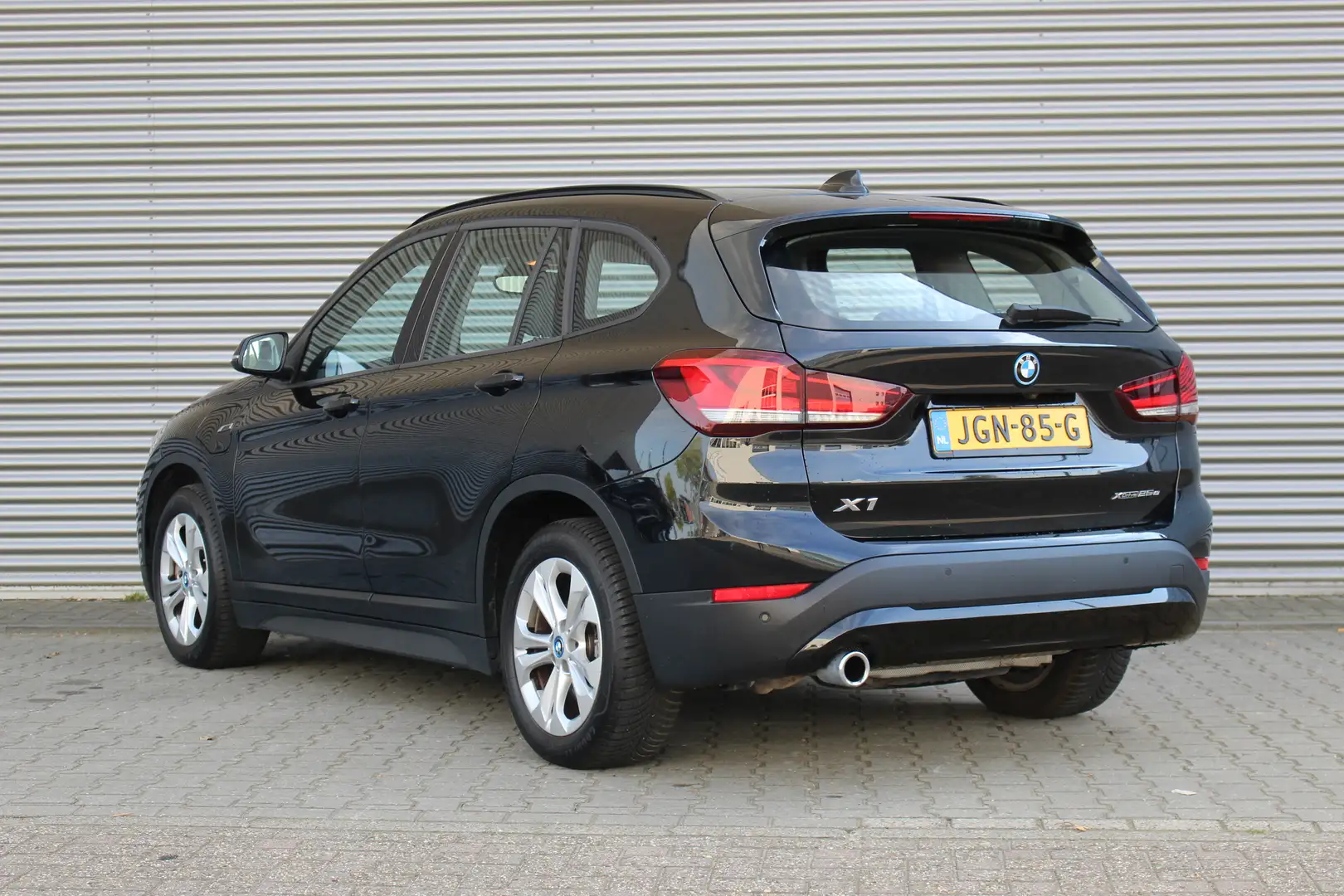 BMW X1 xDrive25e Executive | Elek. Achterklep | LED | Cam Schwarz - 2