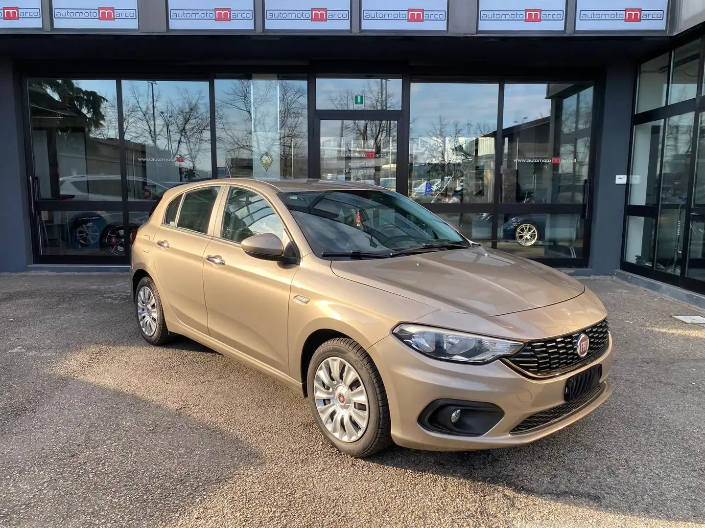 Fiat Tipo Tipo 5p 1.4 Easy 95cv "NAVIGATORE DI SERIE" Marrón - 1