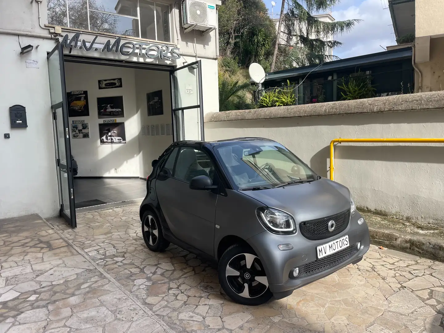 smart forTwo Cabrio 0.9 t Passion 90cv twinamic my18 Grau - 1