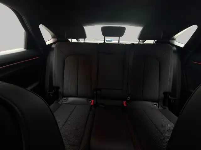 Audi Q3 view 14
