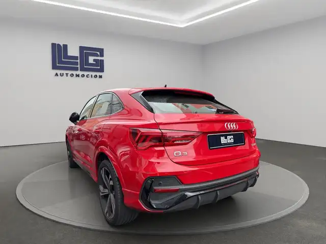 Audi Q3 view 5