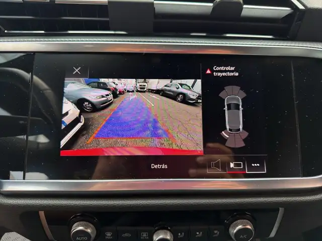 Audi Q3 view 12
