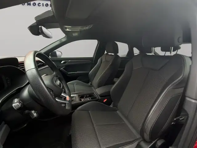 Audi Q3 view 9