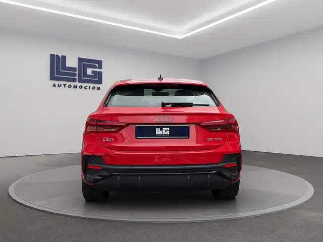 Audi Q3 view 6