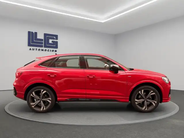 Audi Q3 view 4