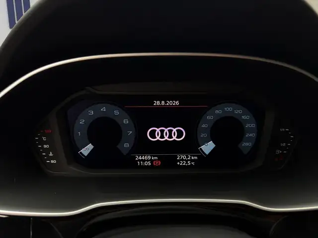 Audi Q3 view 8