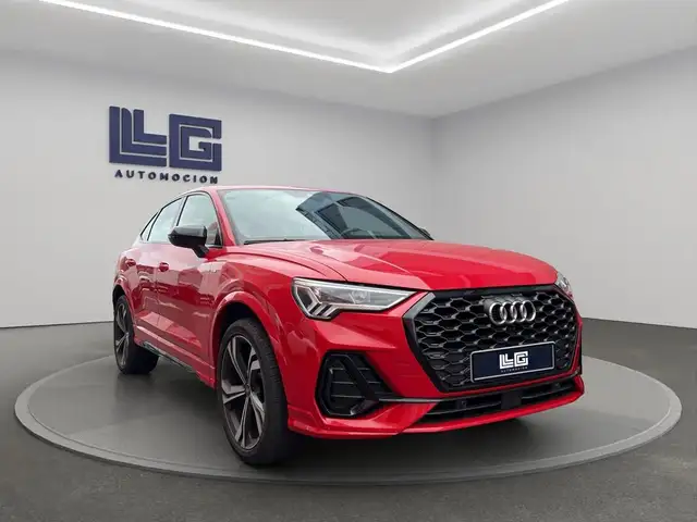 Audi Q3 view 3