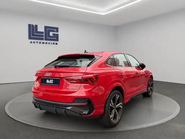 Audi Q3 view 7