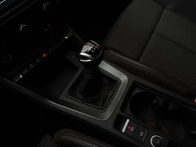Audi Q3 view 13
