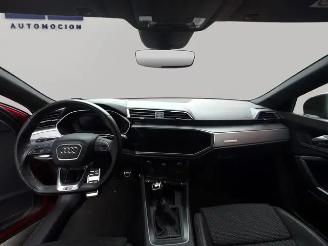 Audi Q3 view 15