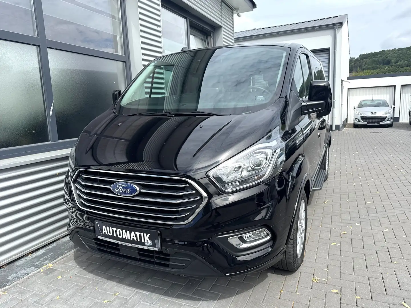 Ford Tourneo Custom 2.0 TDCI Aut.,Titanium aus 1.Hand Schwarz - 2