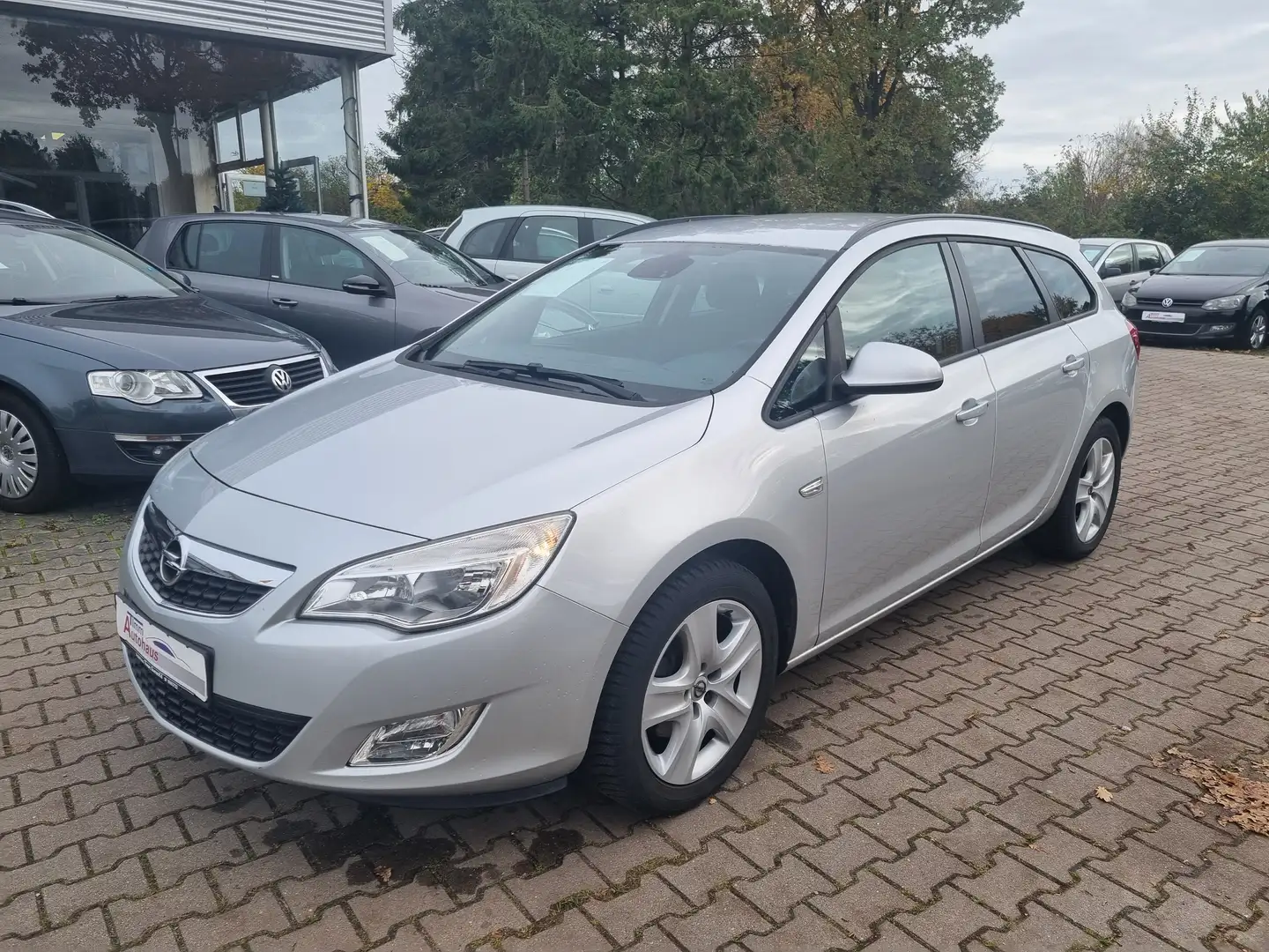 Opel Astra Astra Sports Tourer 1.6 Turbo Automatik Edition Silber - 1