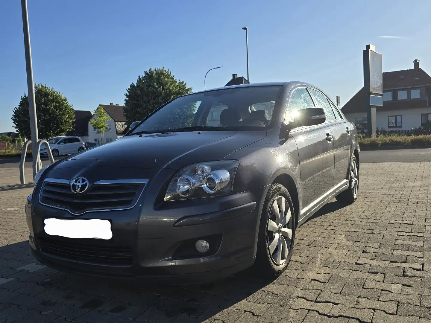 Toyota Avensis 2.0 D-4D Gris - 1