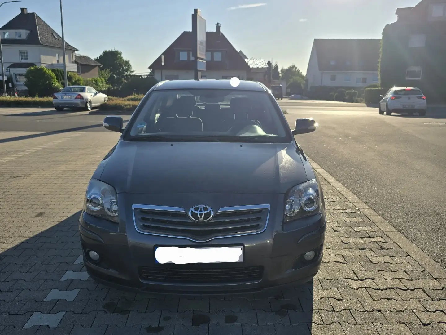 Toyota Avensis 2.0 D-4D Gris - 2
