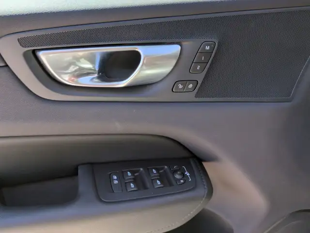 Volvo XC60 view 12