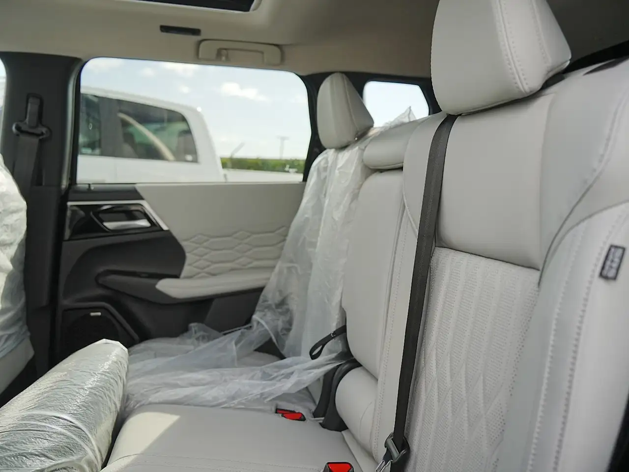 Mitsubishi Outlander снимка Mitsubishi Outlander