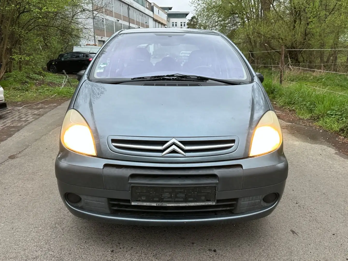 Citroen Xsara Picasso 1.8 16V Confort Klima TÜV 09/2026 Grau - 2
