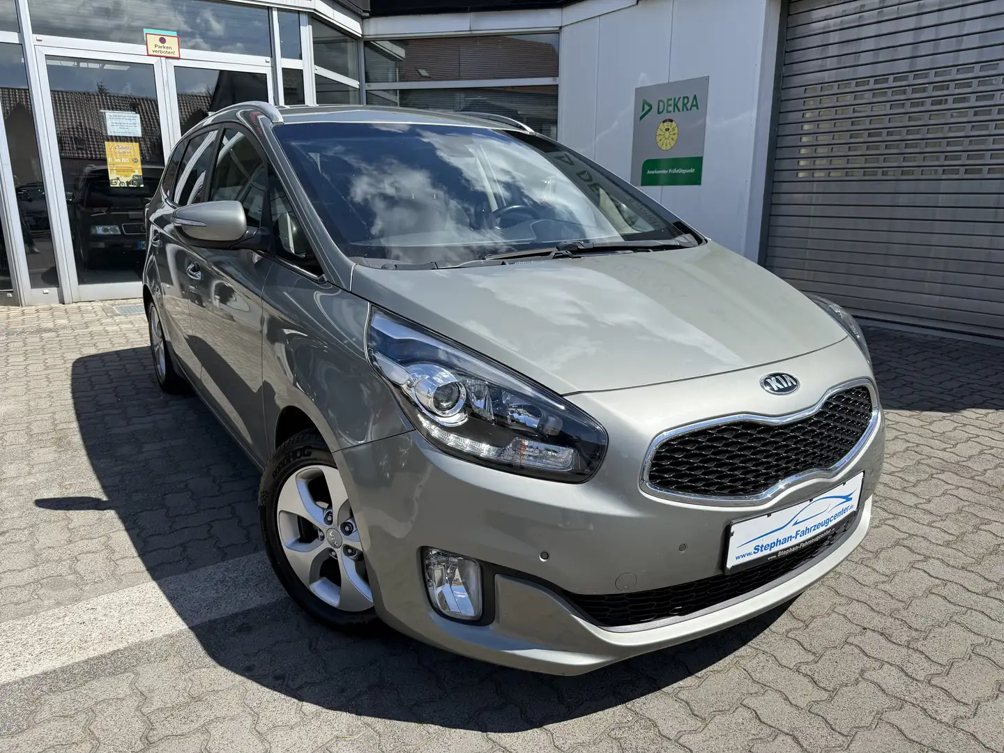 Kia Carens CRDI Edition 7 mit Klima/Navi/PDC V&H/ ABS/ESP/Alu Argent - 1
