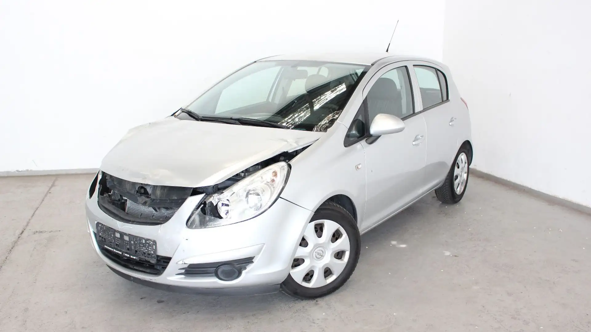 Opel Corsa D Basis,5-türig, UNFALLSCHADEN Zilver - 1