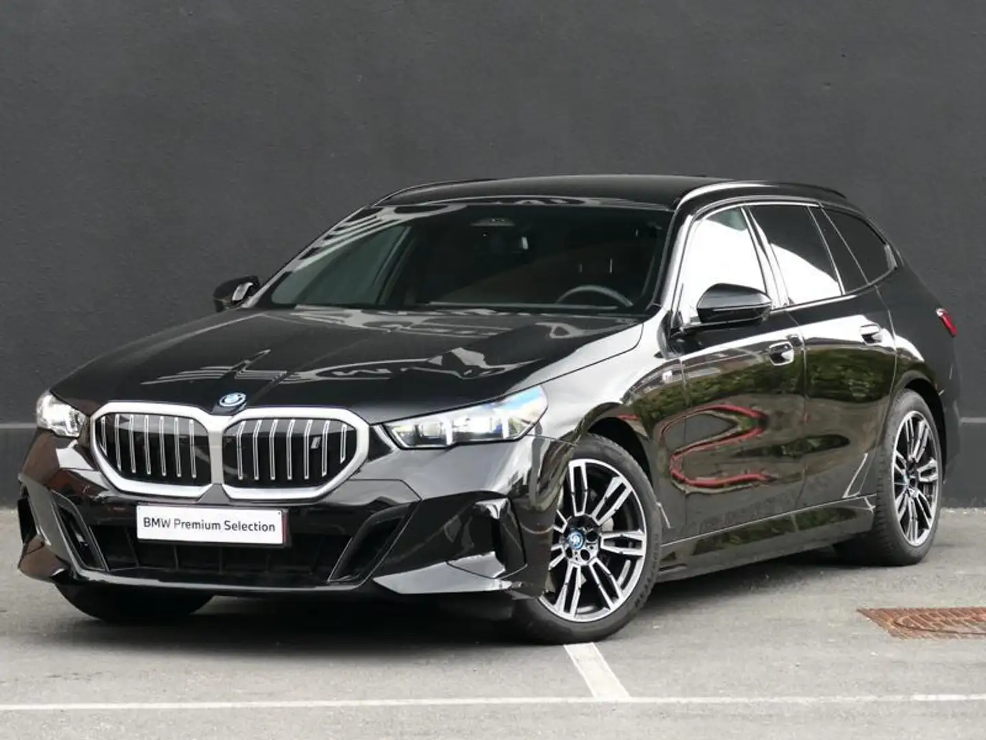 BMW i5 eDrive40 Touring M Sport Noir - 1
