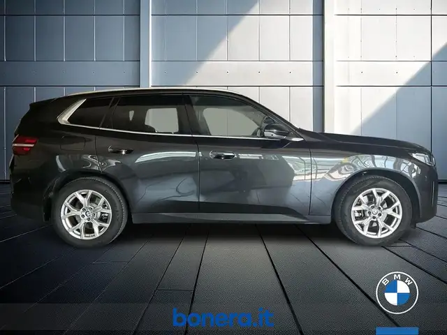 BMW X3 view 5