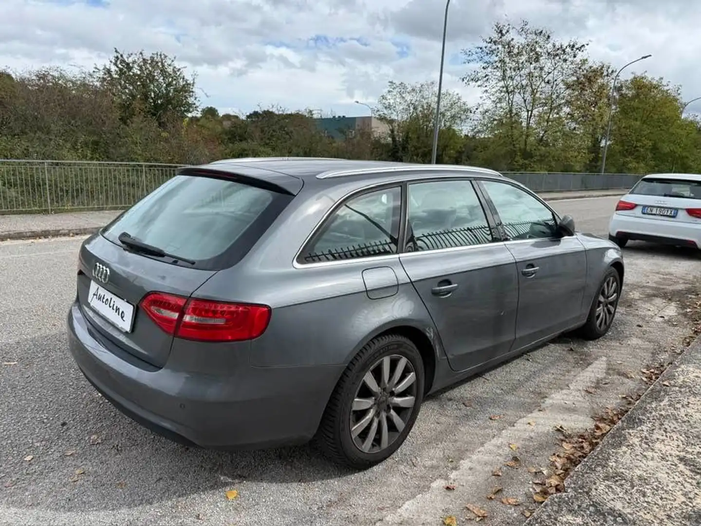 Audi A4 2.0 TDI 177CV BI-XENO AUTOMATICA -AVANT- Gris - 2