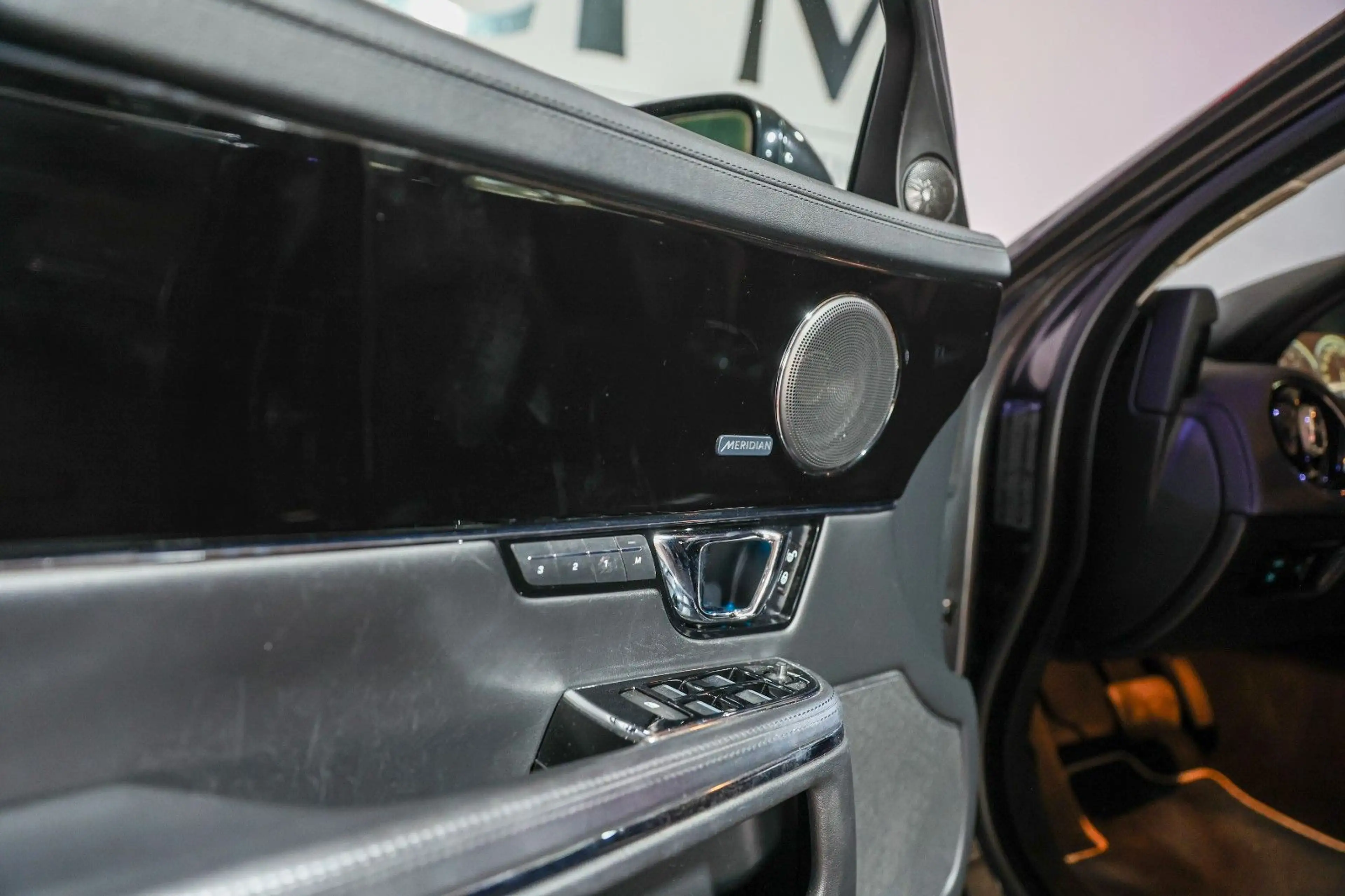 Jaguar XJ PREMIUM LUXURY LEDER NAVI XENON TOP ZUSTAND — photo 8