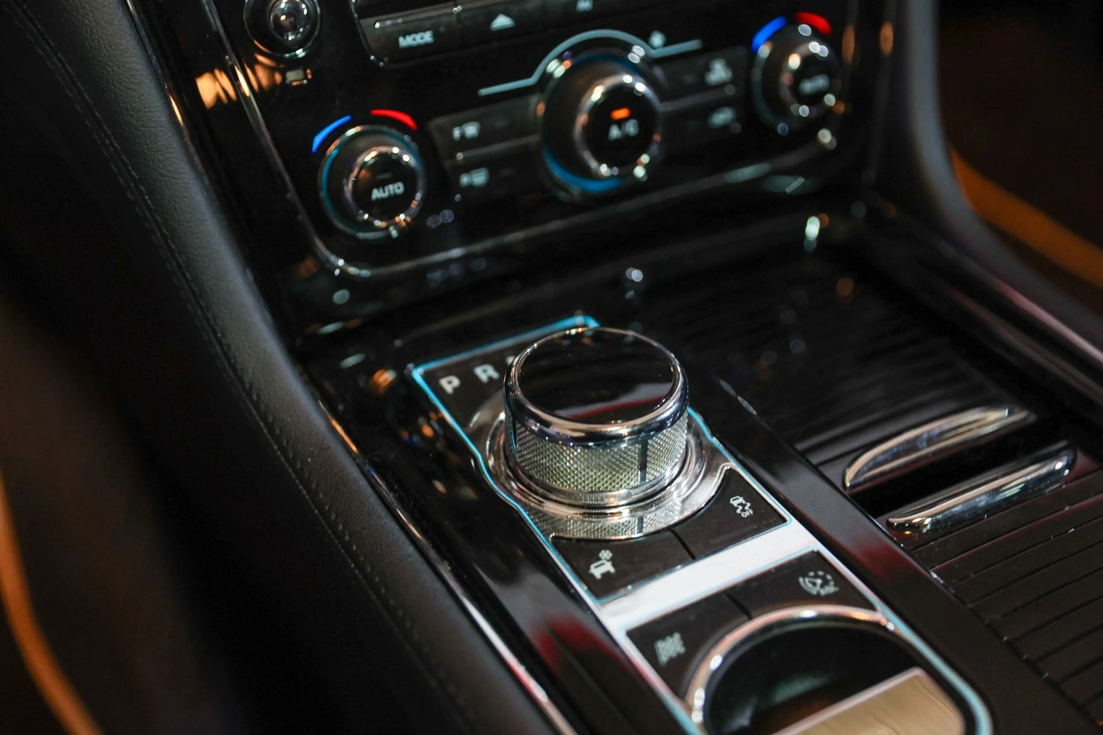 Jaguar XJ PREMIUM LUXURY LEDER NAVI XENON TOP ZUSTAND — photo 12