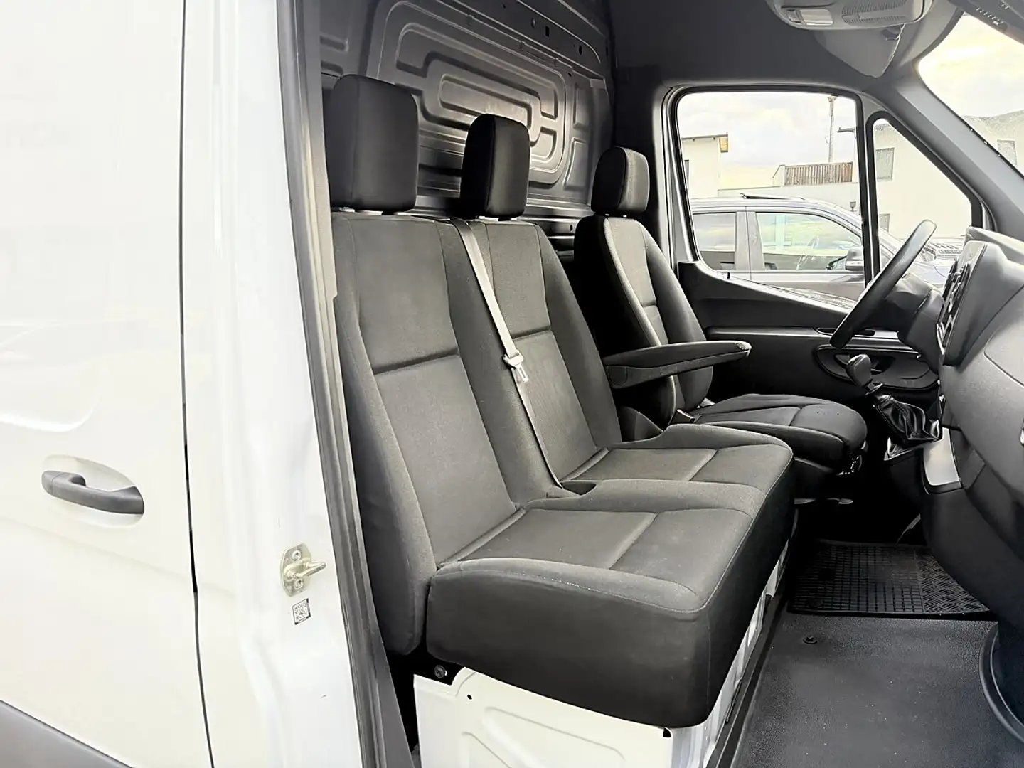 Mercedes-Benz Sprinter Front 211 CDI 3,0t / 3.924 mm Weiß - 2