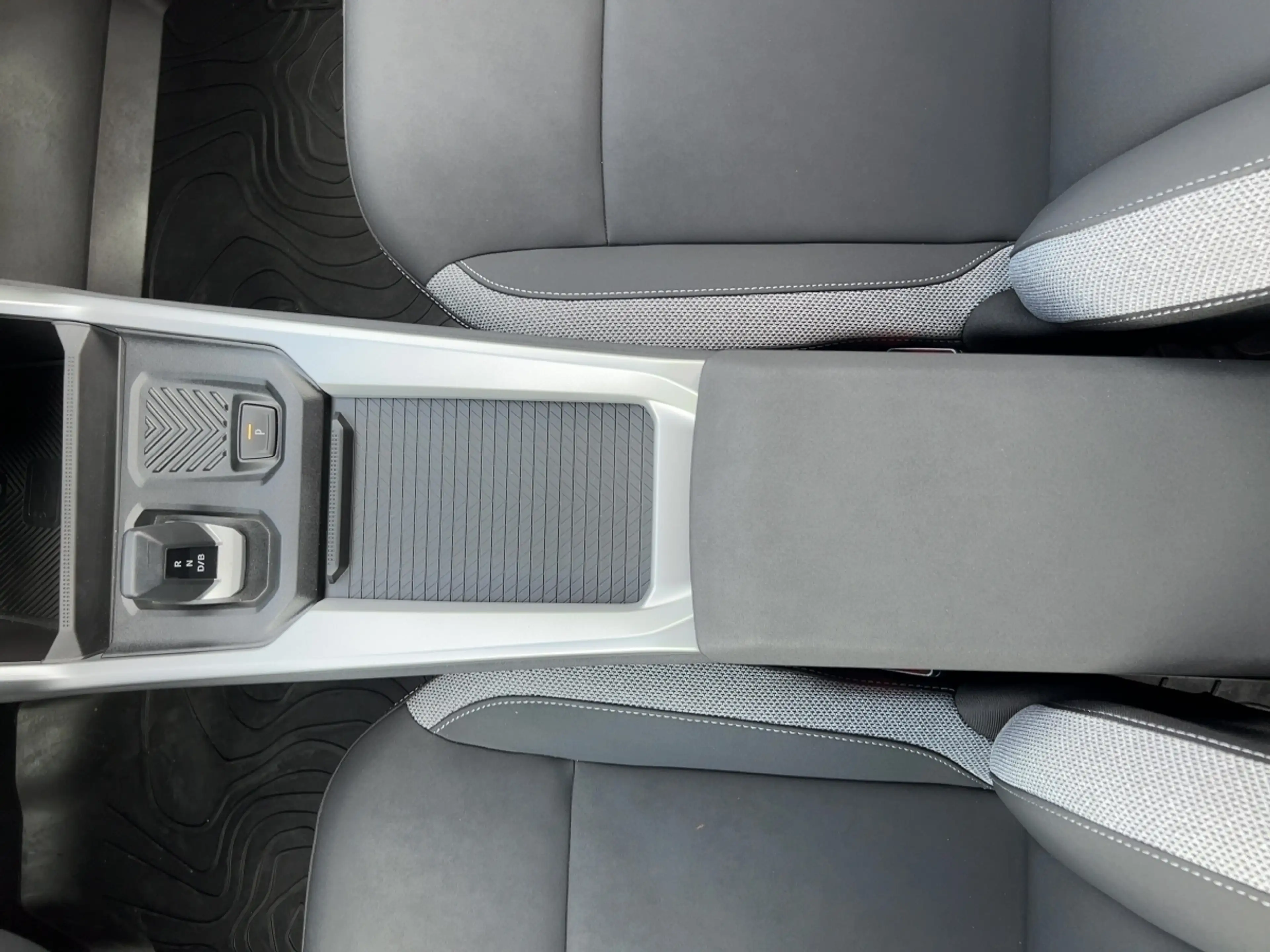 Dacia Bigster 1.8 E-TECH Hybrid 155 Journey — photo 13
