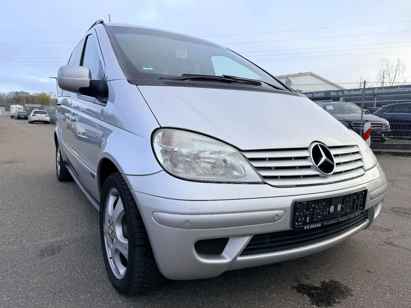 Mercedes-Benz Vaneo Compact Van 1.9 Automatik Silber - 1