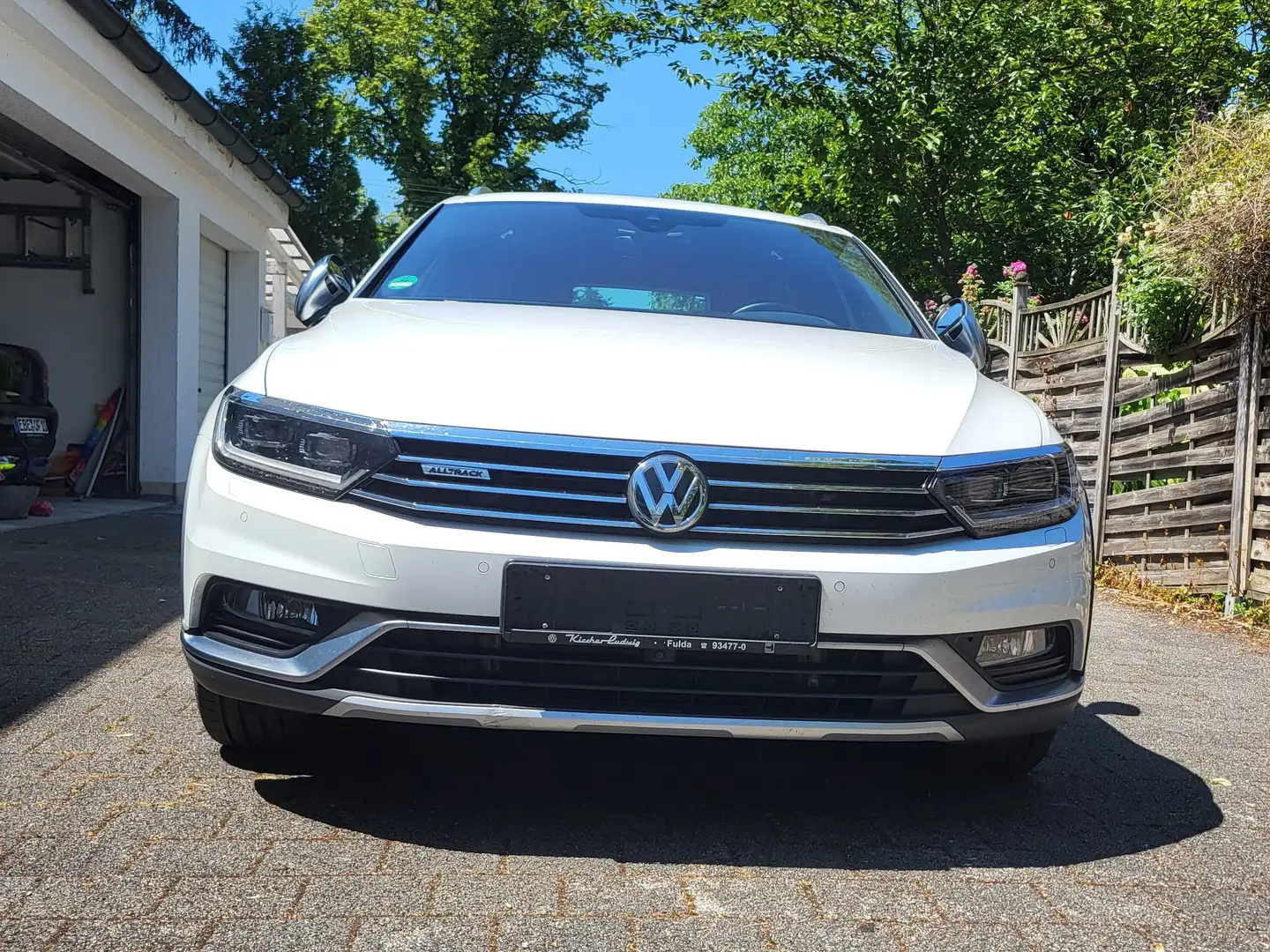 Volkswagen Passat Variant Passat Variant Diesel 2.0 TDI SCR 4Motion DSG High Weiß - 2
