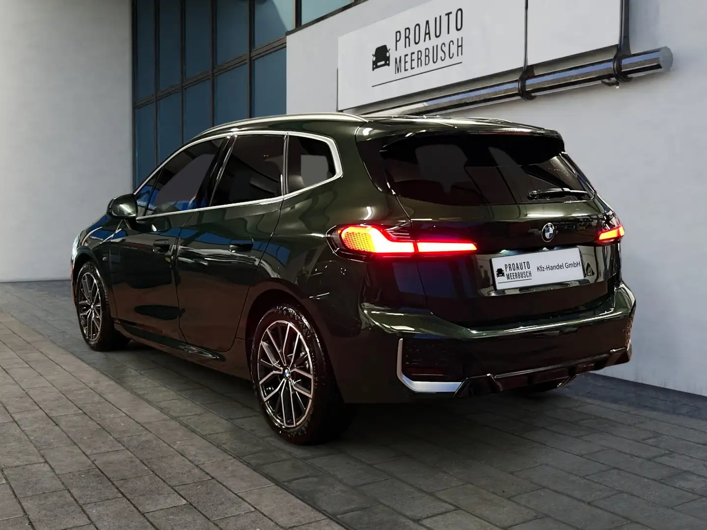 BMW 218 d Active Tourer M Sport AHK/H&K/ACC/ADAPTLED Grün - 2