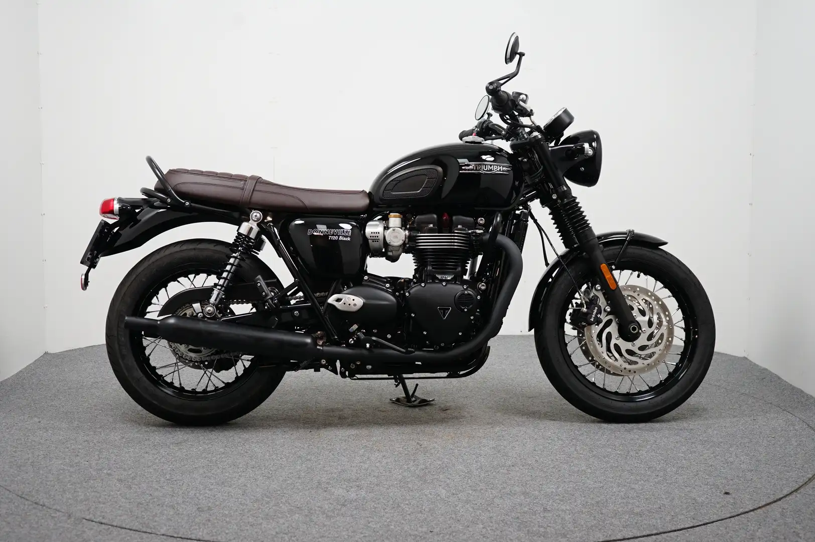 Triumph Bonneville T120 Zwart - 1