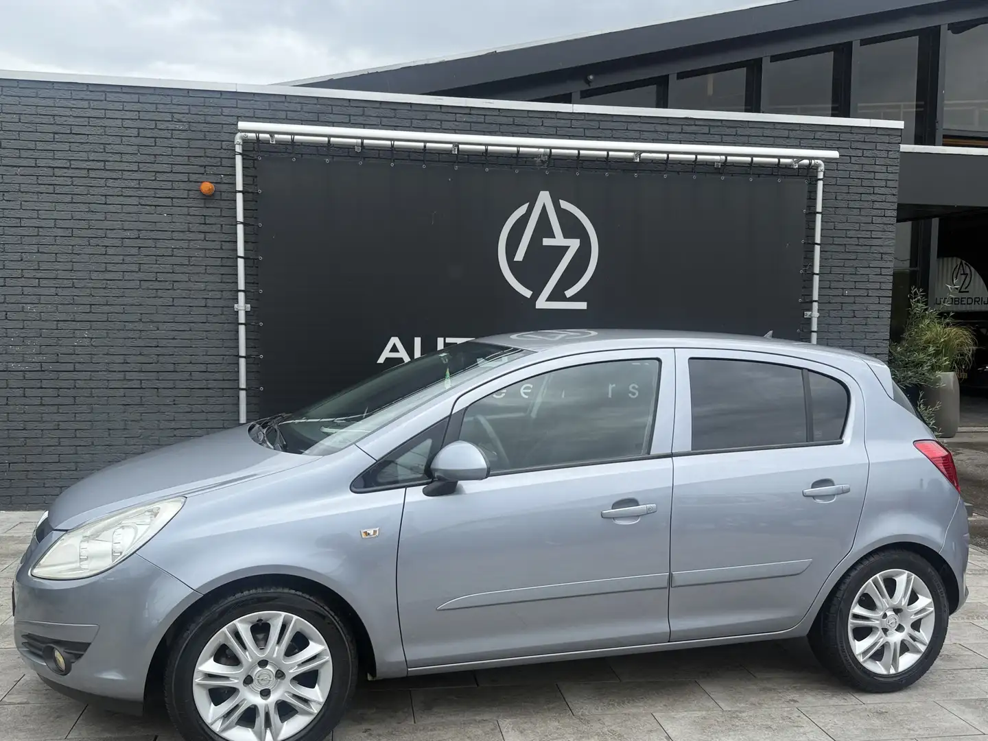 Opel Corsa 1.2-16V Enjoy Grau - 1