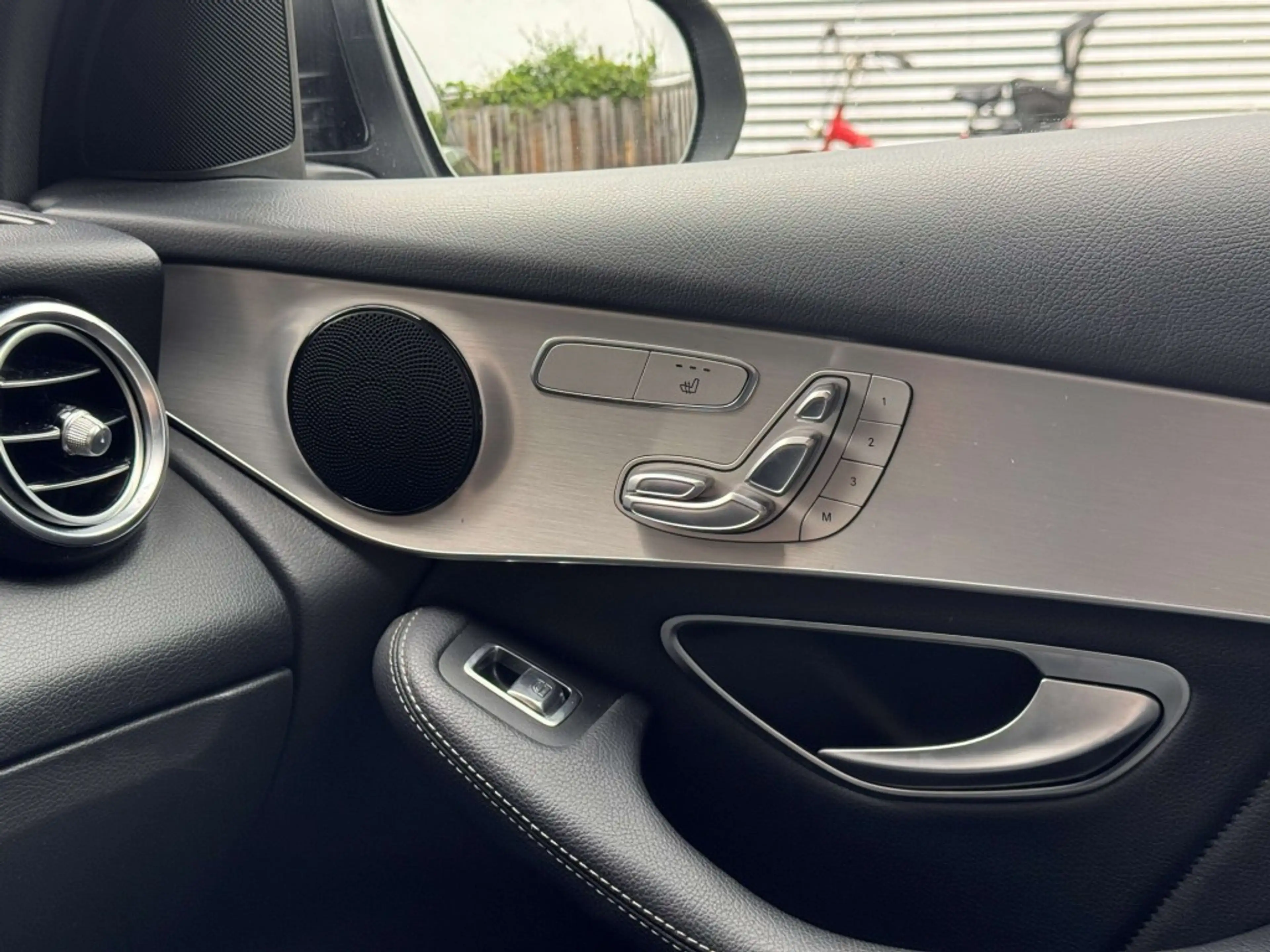 Mercedes-Benz GLC 350 350e 4MATIC Premium Plus — photo 14