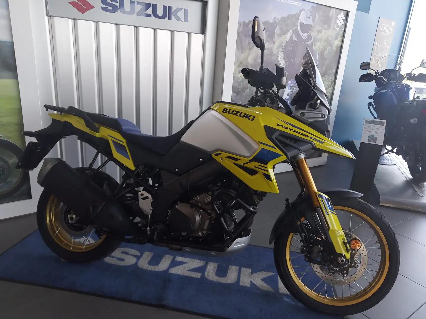 Suzuki V-Strom 1050DE Giallo - 1