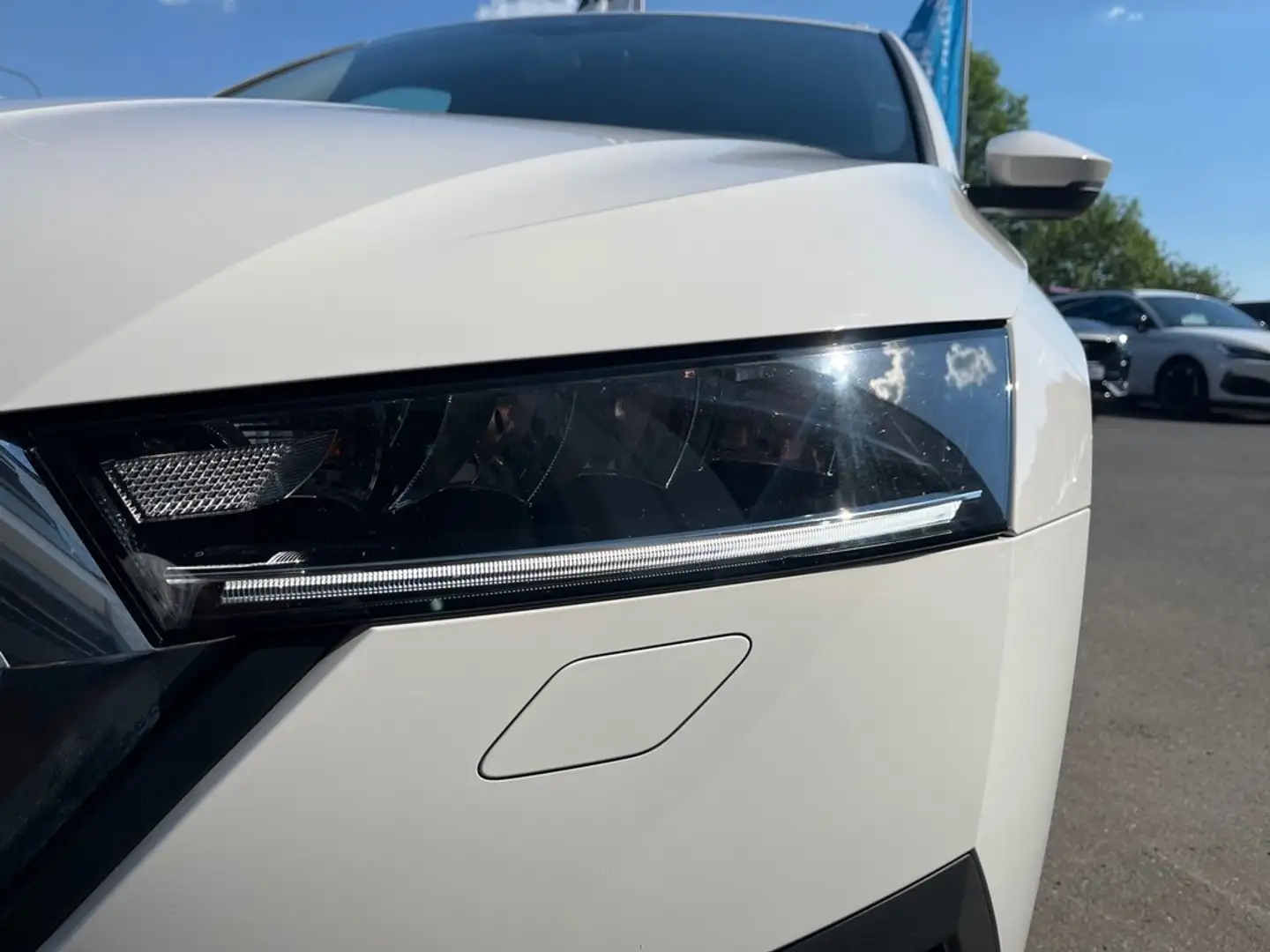 Skoda Octavia Combi 2,0 TDI DSG Weiß - 2