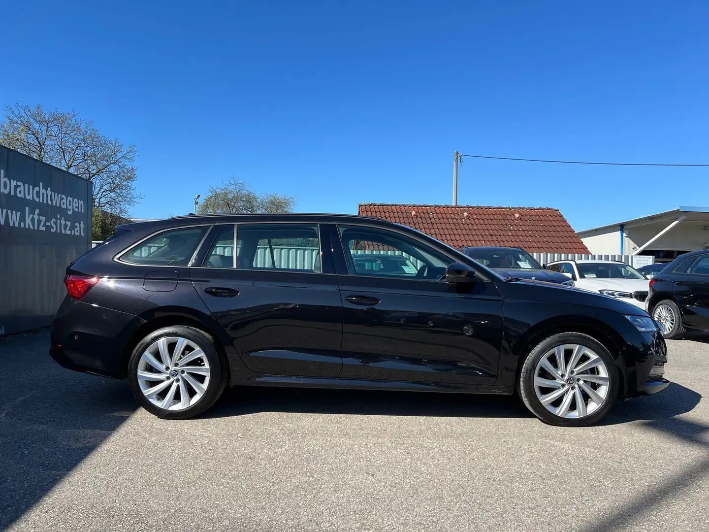 Skoda Octavia Combi 2,0 TDI Premium DSG | MATRIX/ACC/CANTON Schwarz - 2