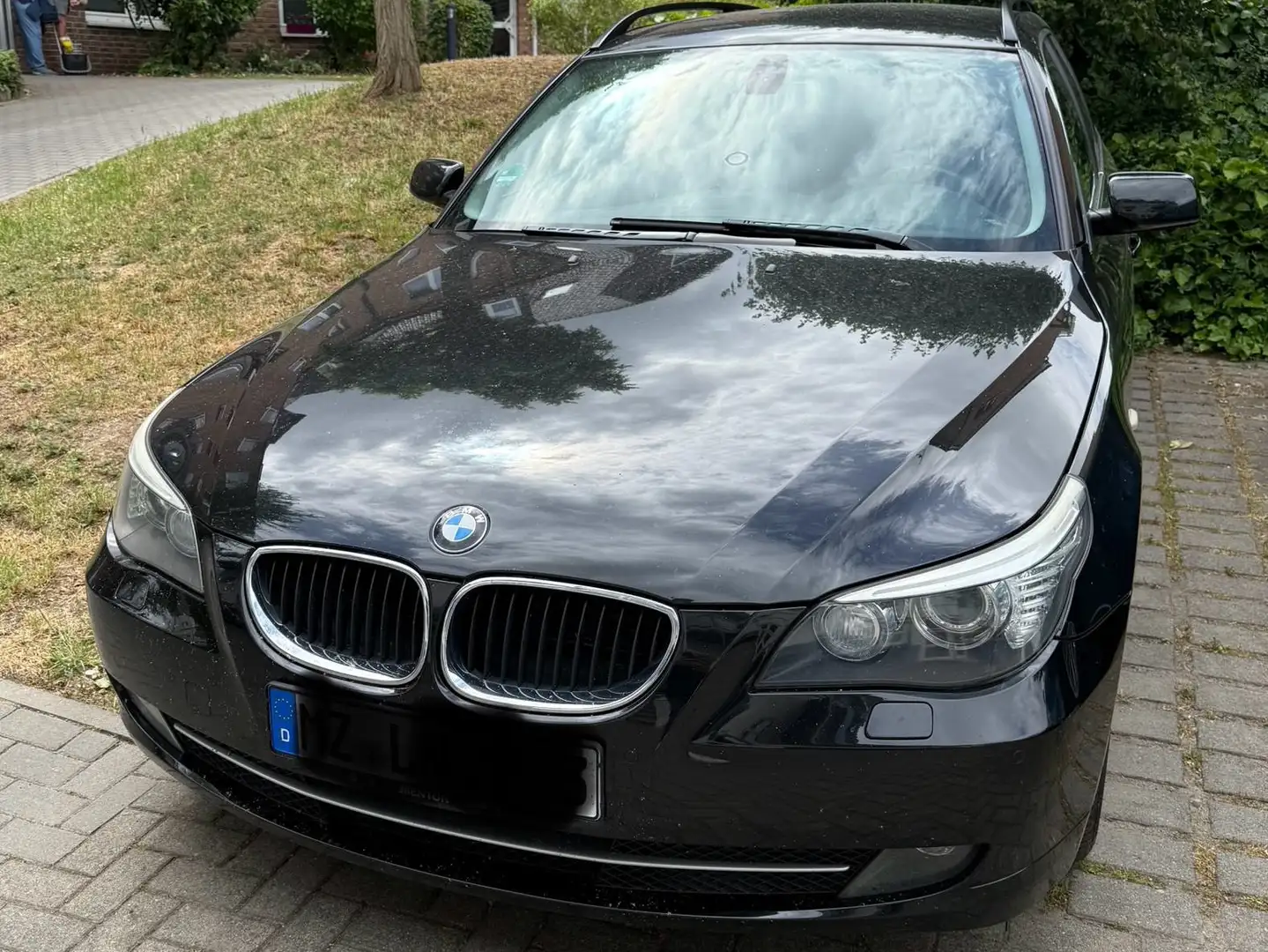 BMW 520 520d Touring Aut. Black - 1