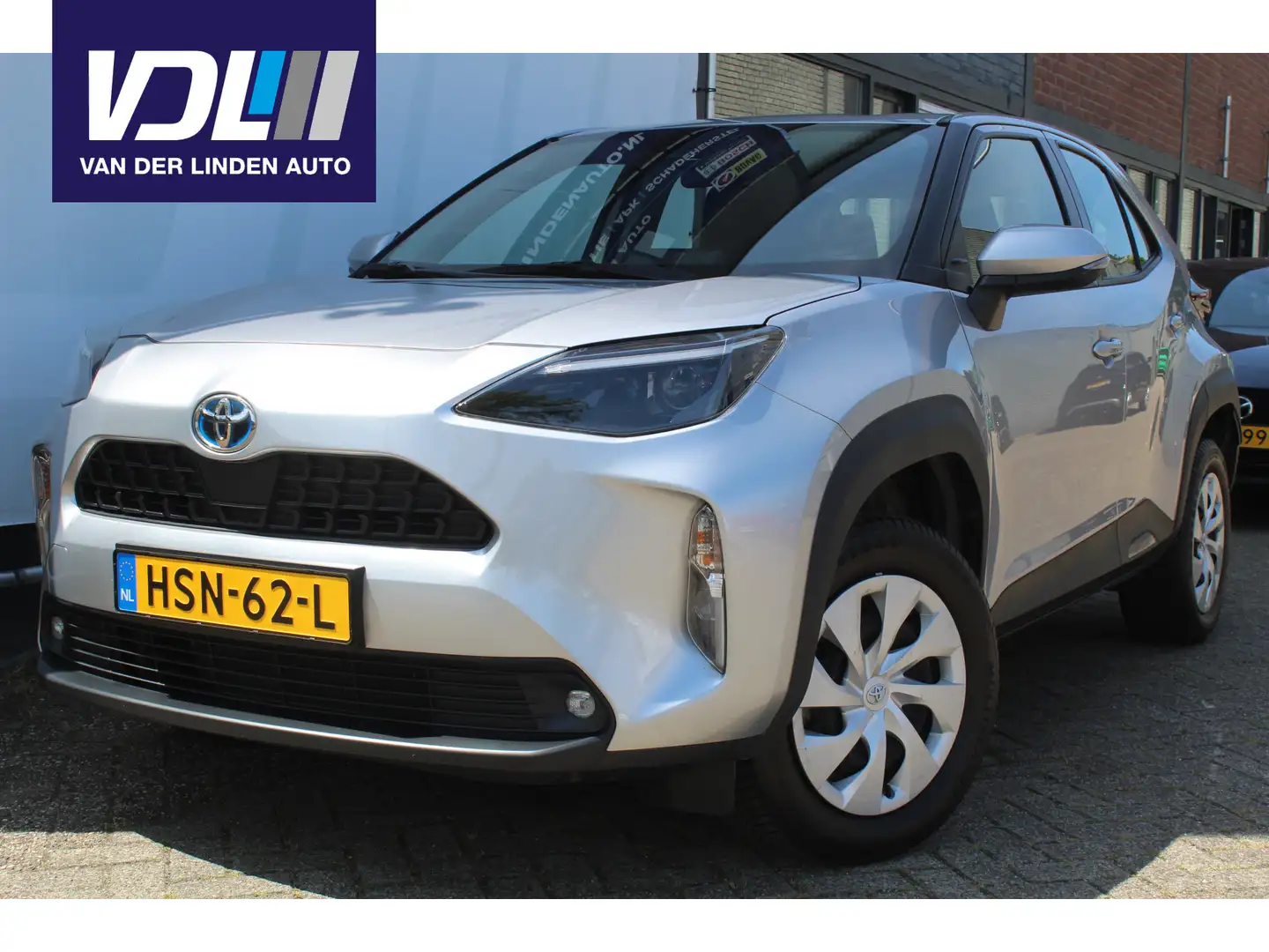 Toyota Yaris Cross 1.5 Hybrid Active All weather banden l Apple carpl Grijs - 1