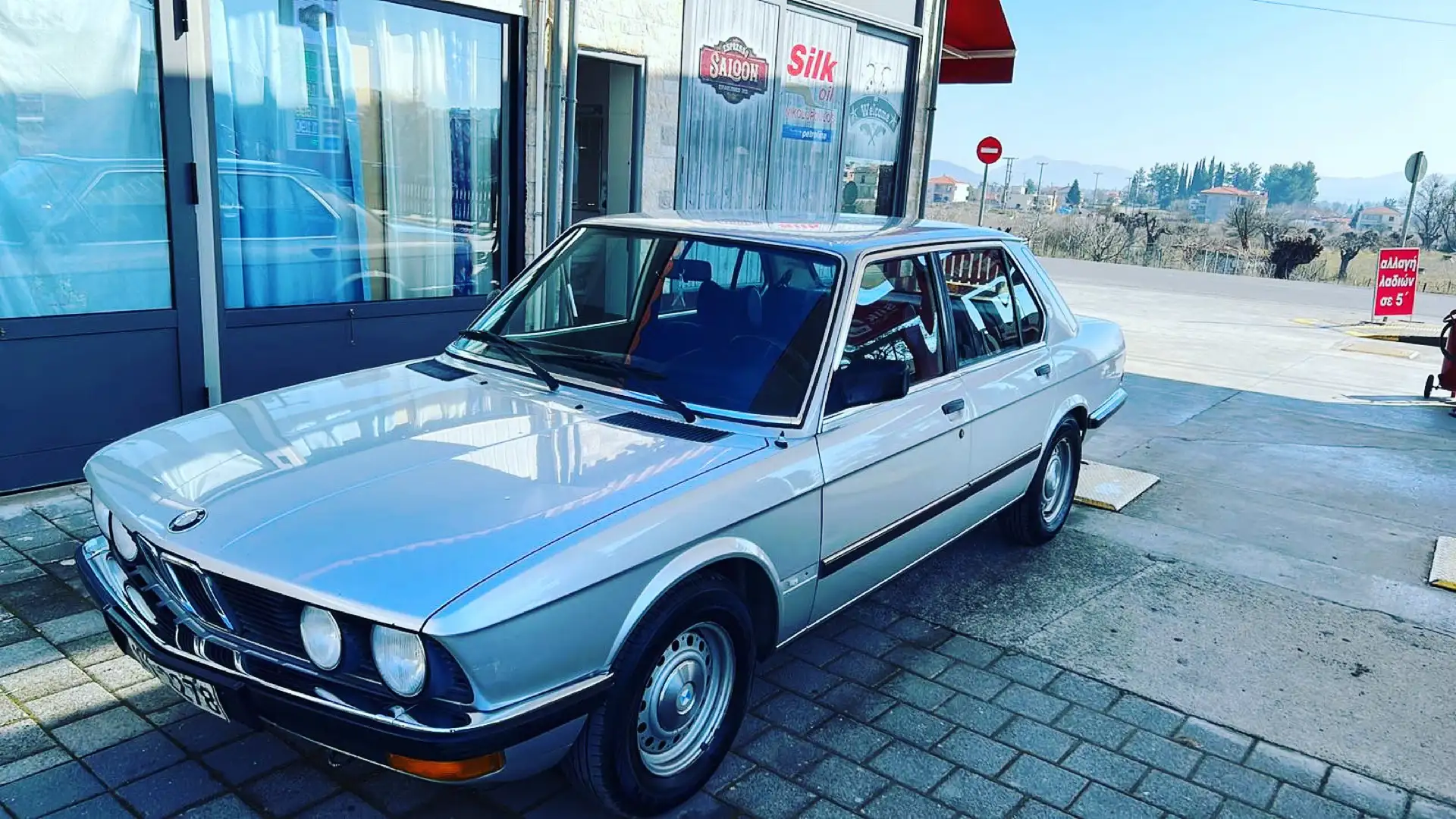 BMW 520 518 E28 Argent - 1