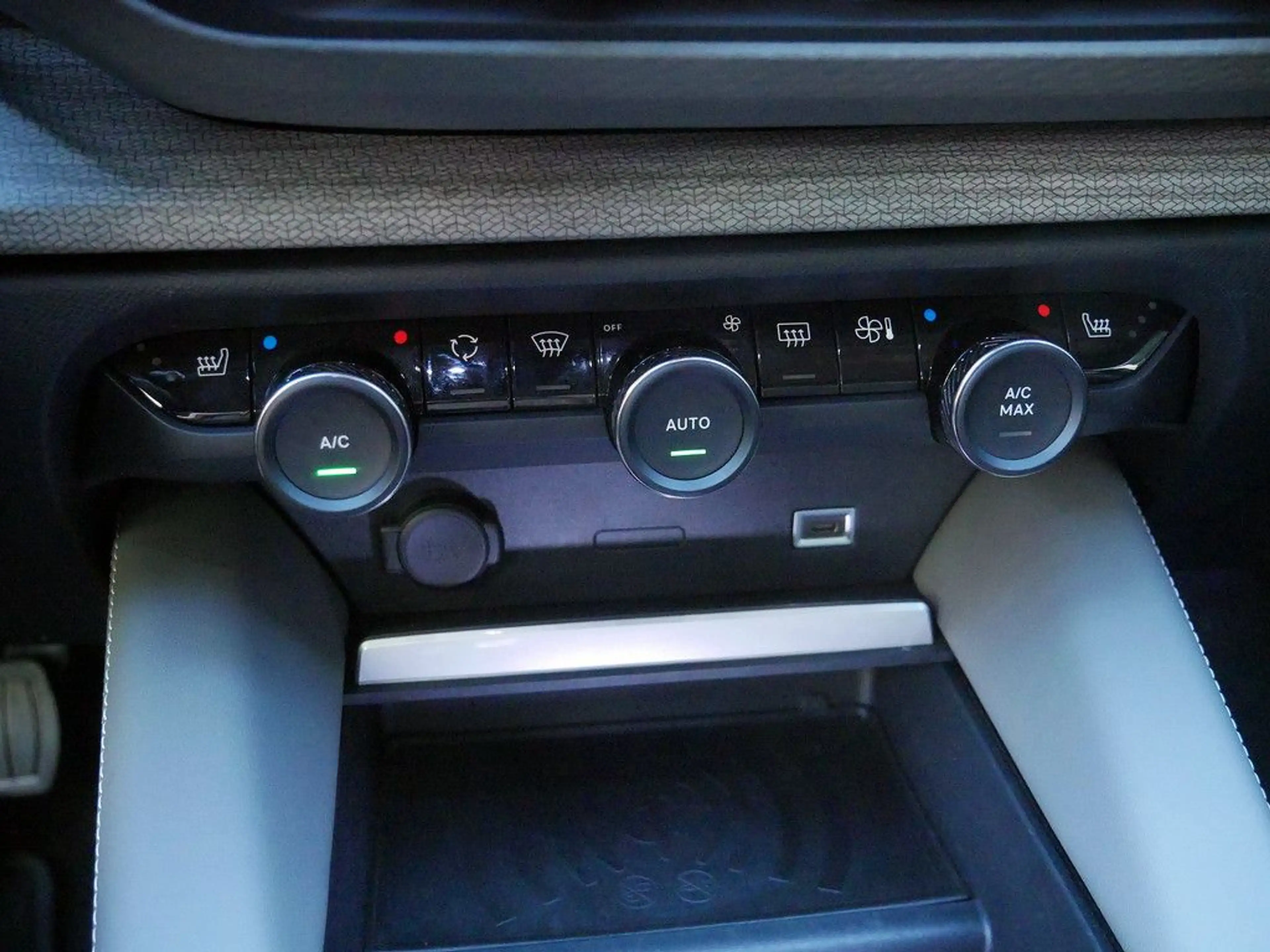 Citroen C5 X Hybrid 145 PLUS eDSC6 Leder SHZ ACC HUD LED — photo 15