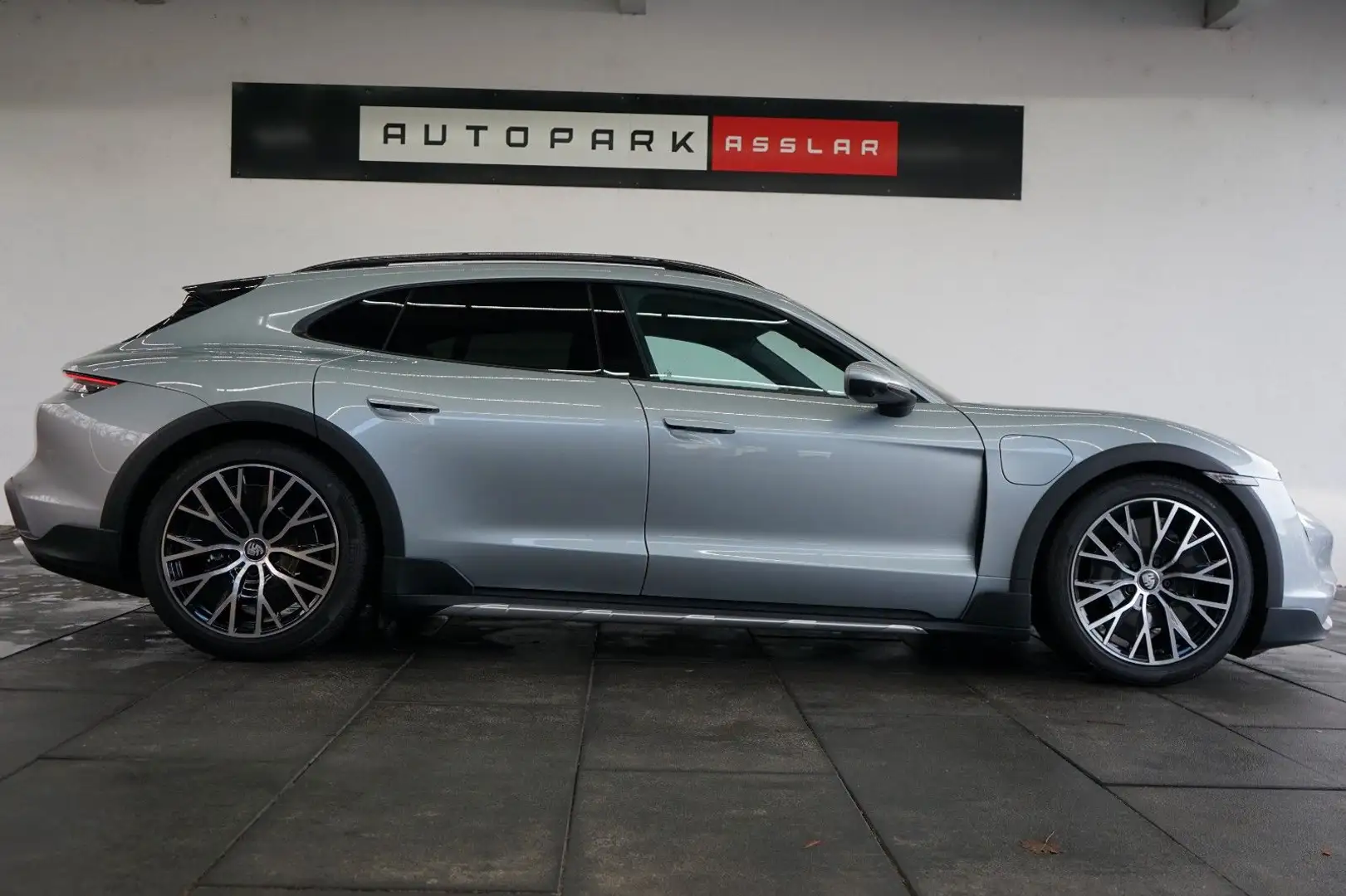 Porsche Taycan Cross Turismo 4/Offroad Design/PANO/ACC Argintiu - 1
