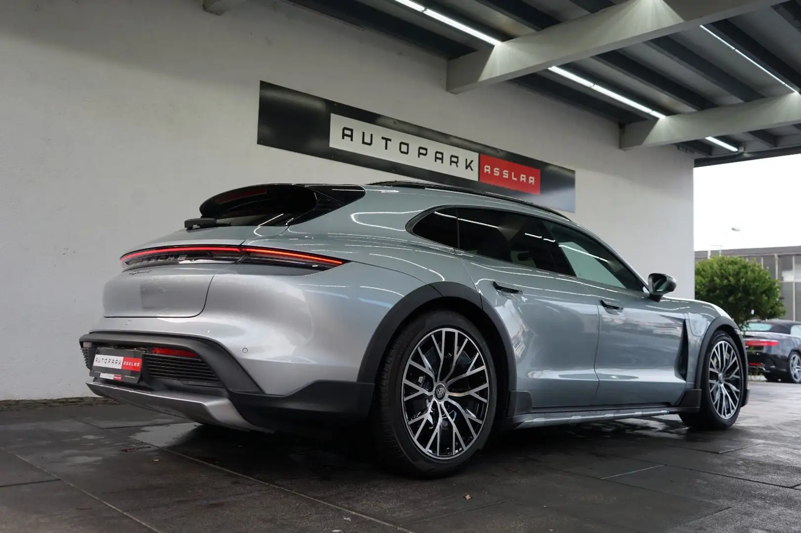 Porsche Taycan Cross Turismo 4/Offroad Design/PANO/ACC Argintiu - 2